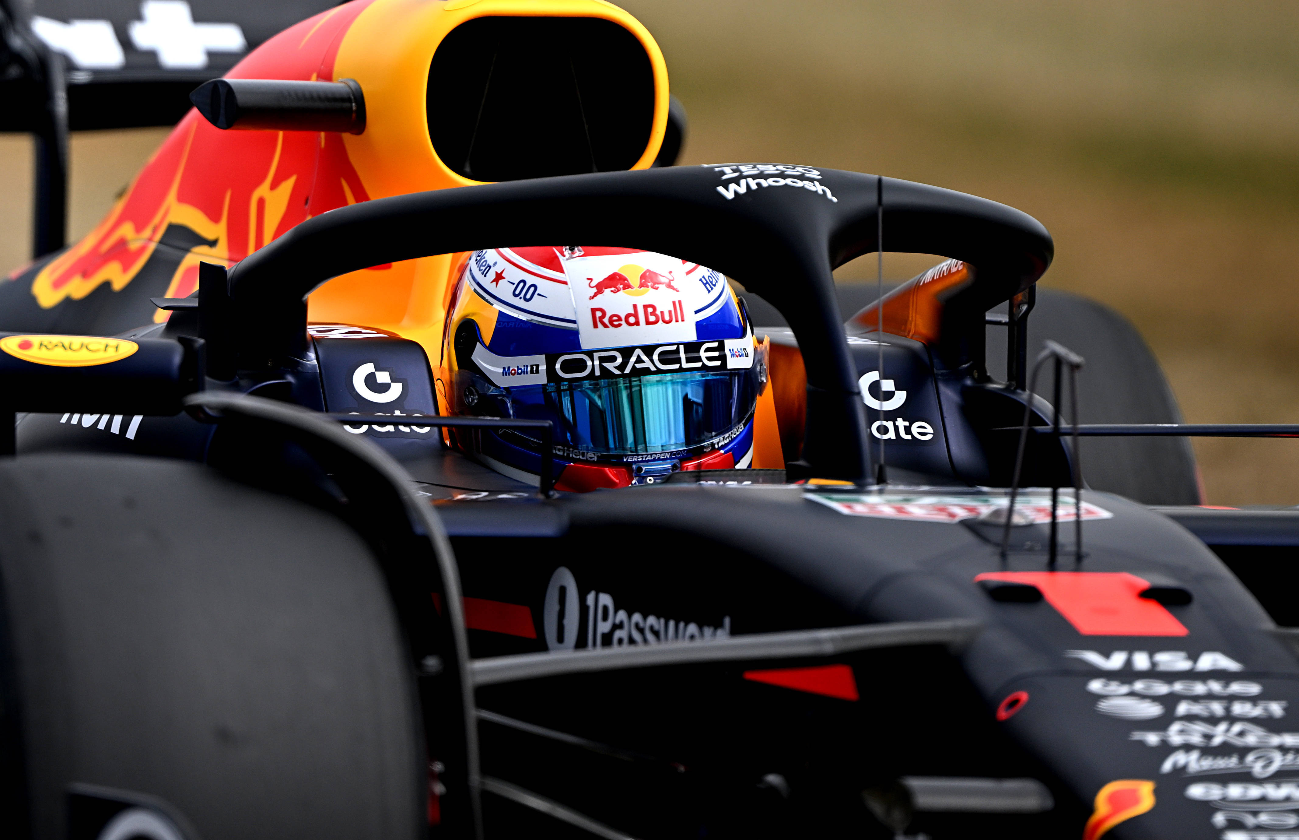 爱游戏APP-雷诺车队轻取红牛车队，皮亚斯特里统治全场