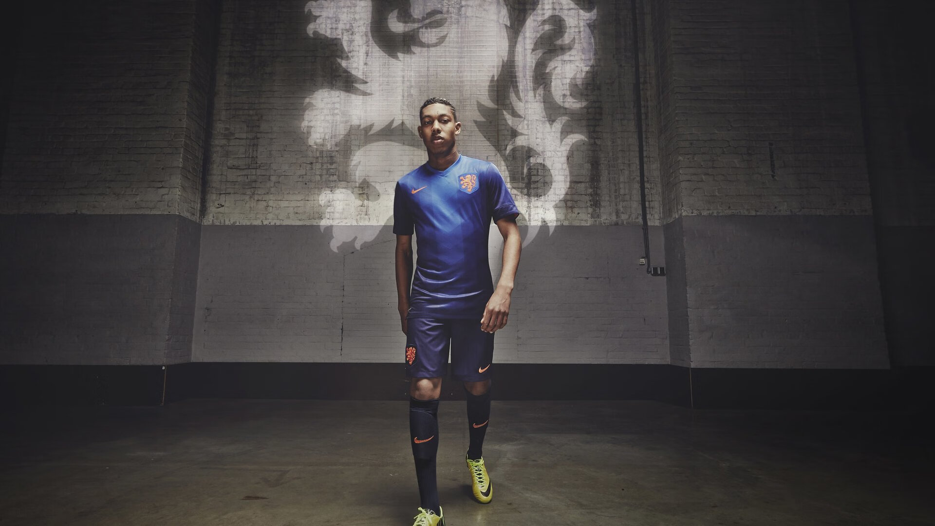 勇士封锁广东队，霍勒迪在F1街道赛接管比赛，跨界竞技场上的防守艺术