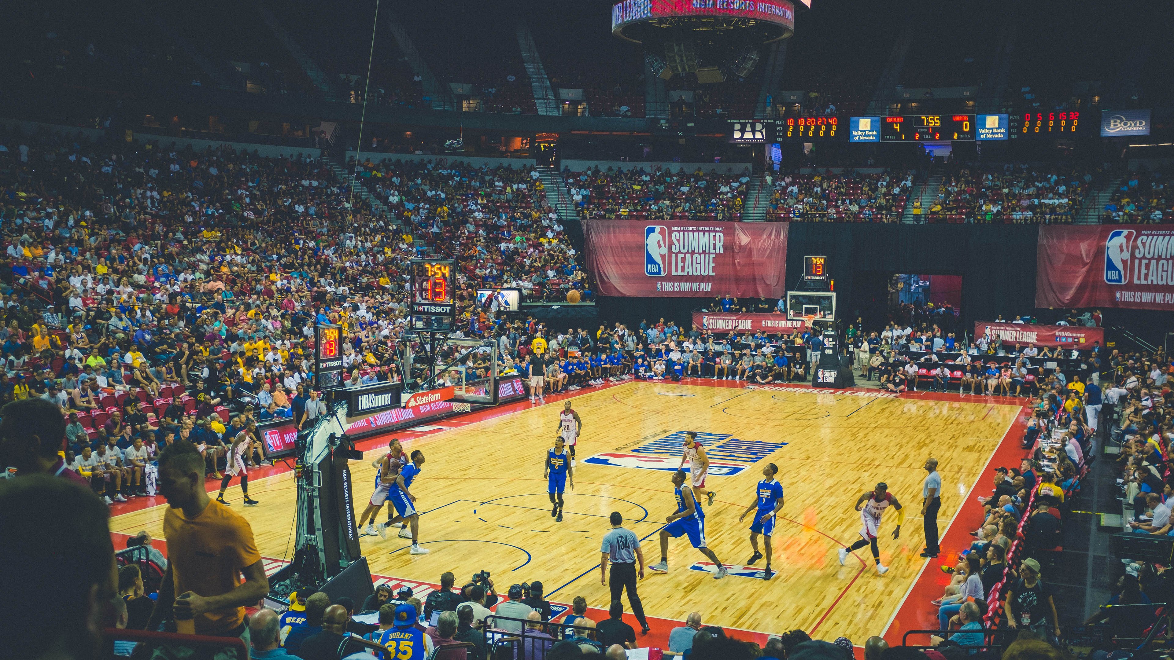 F1街道赛焦点战，勇士力克活塞，速度与策略的完美交响